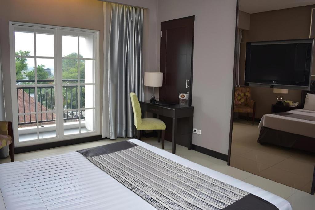 The Mirah Hotel Bogor Exterior photo