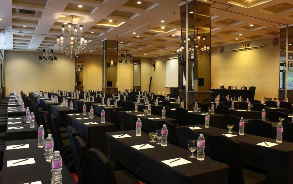 The Mirah Hotel Bogor Exterior photo