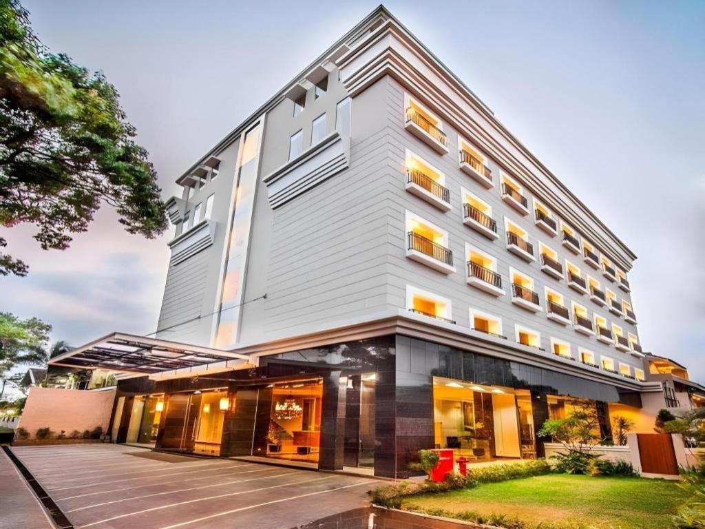 The Mirah Hotel Bogor Exterior photo
